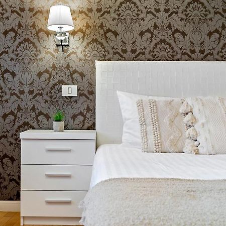City Heart Retreat Elegant Apartment 부쿠레슈티 외부 사진