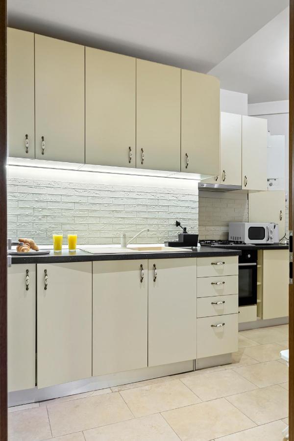 City Heart Retreat Elegant Apartment 부쿠레슈티 외부 사진