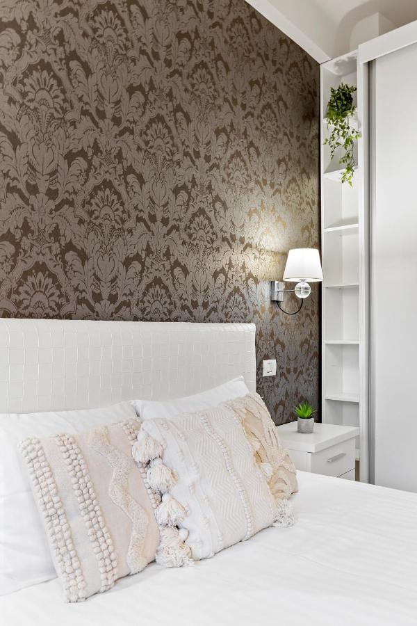 City Heart Retreat Elegant Apartment 부쿠레슈티 외부 사진