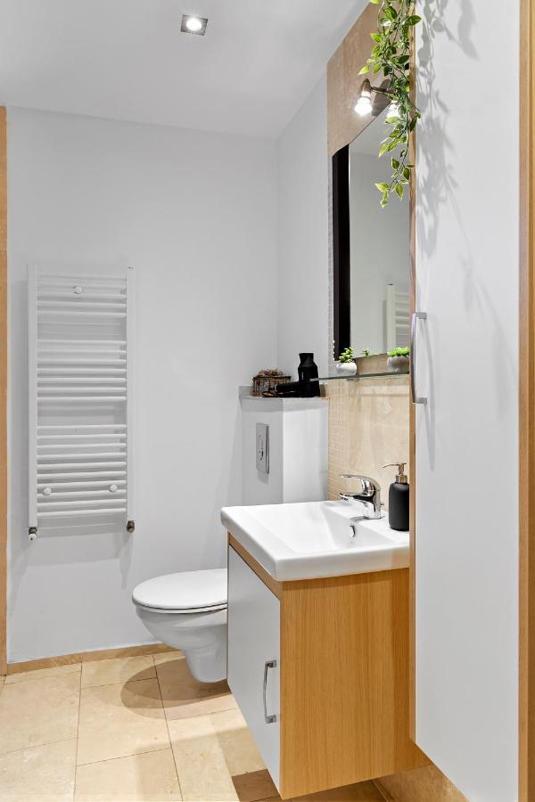 City Heart Retreat Elegant Apartment 부쿠레슈티 외부 사진