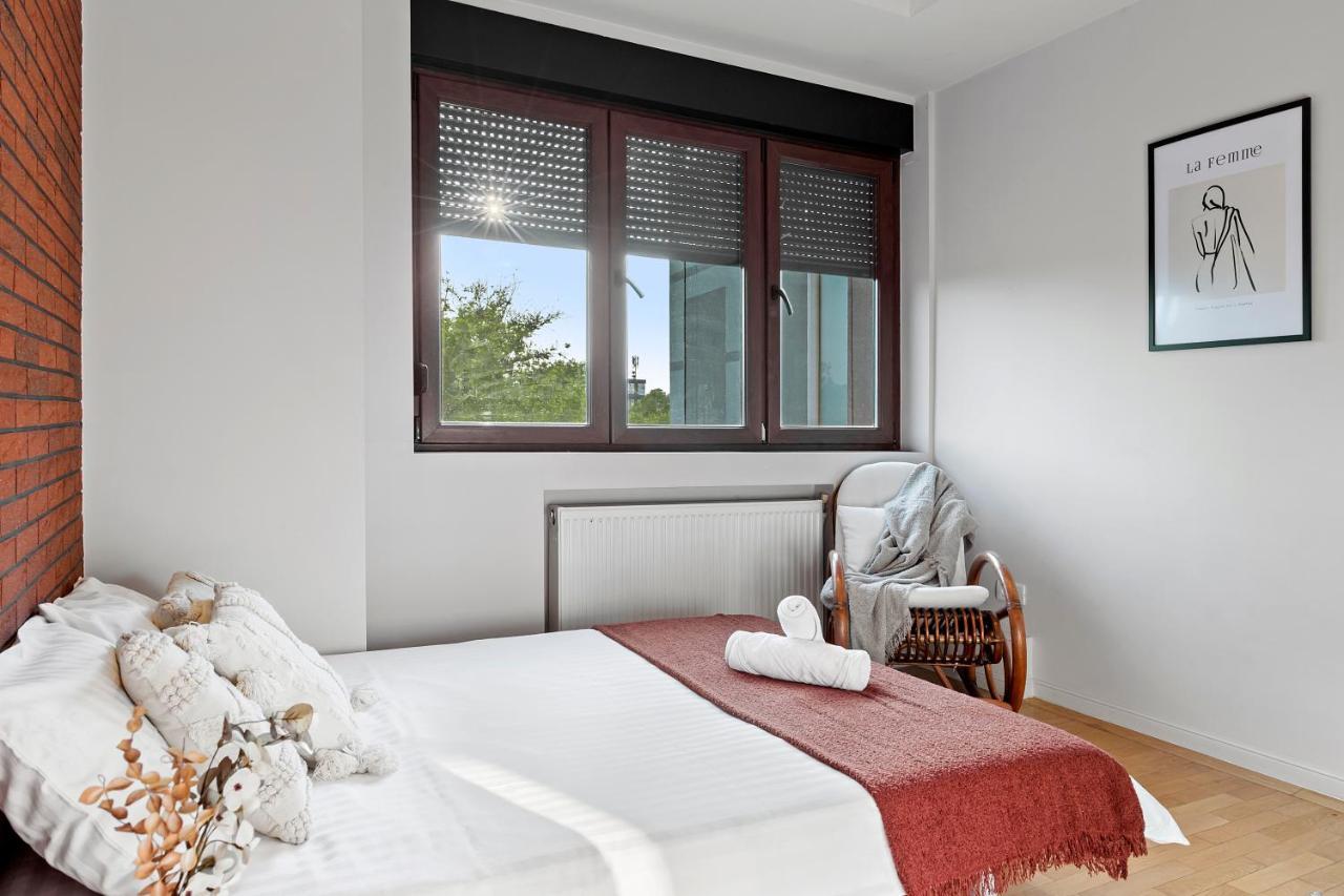 City Heart Retreat Elegant Apartment 부쿠레슈티 외부 사진